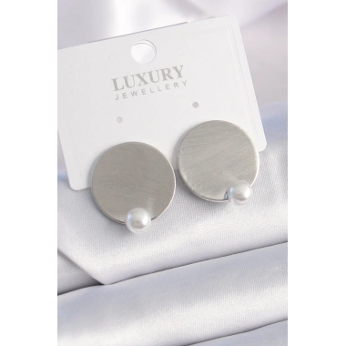 Pirinç Gümüş Renk Plaka Model İnci Detay Kadın Küpe