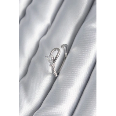 Pirinç Gümüş Renk Zirkon Taş Detay Kurdele Model Kadın Yüzük