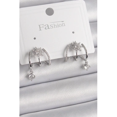 Pirinç Gümüş Renk Zirkon Taşlı Çiçek Figür Sallantı Detay Kadın Küpe