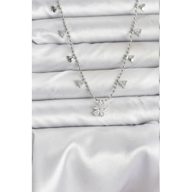 Pirinç Gümüş Renk Zirkon Taşlı Çiçek Model Kadın Kolye