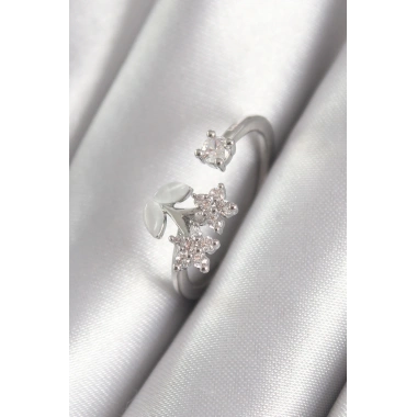 Pirinç Gümüş Renk Zirkon Taşlı Çiçek Model Kadın Yüzük