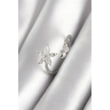 Pirinç Gümüş Renk Zirkon Taşlı Çiçek Model Kalp Detay Kadın Yüzük