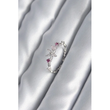 Pirinç Gümüş Renk Zirkon Taşlı Çiçek Model Pembe Zirkon Taş Detay Kadın Yüzük