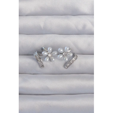 Pirinç Gümüş Renk Zirkon Taşlı Kıvrımlı İnci Çiçek Küpe