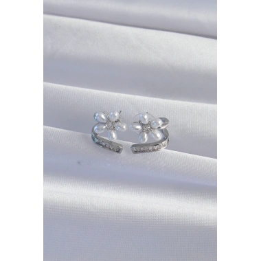 Pirinç Gümüş Renk Zirkon Taşlı Kıvrımlı İnci Çiçek Küpe