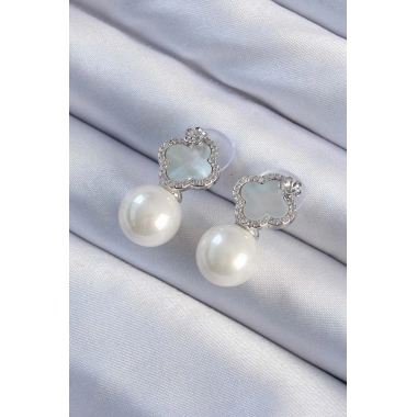 Pirinç Gümüş Renk Zirkon Taşlı Minimal Çiçek Tasarımlı Kadın Küpe