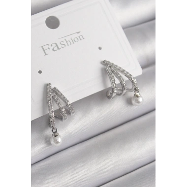 Pirinç Gümüş Renk Zirkon Taşlı Pençe Model İnci Detay Kadın Küpe