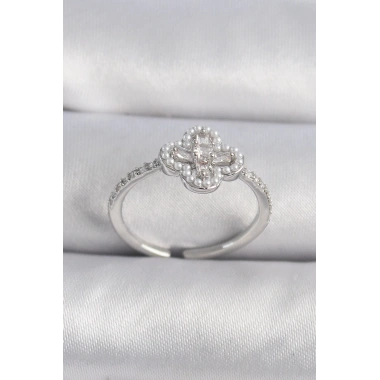 Pirinç Gümüş Renk Zirkon Taşlı Yonca Model İnci Detay Kadın Yüzük