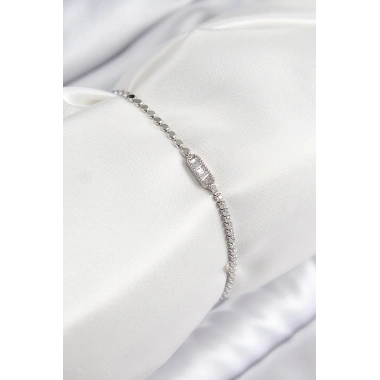 Pirinç Zirkon Taşlı Dikdörtgen Model Ezme Zincir Gümüş Renk Kadın Bileklik