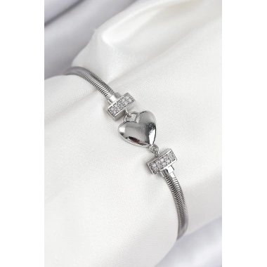 Pirinç Zirkon Taşlı Kalp Model Gümüş Renk Kadın Bileklik