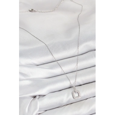 Pirinç Zirkon Taşlı Kare Model Gümüş Renk Kadın Kolye