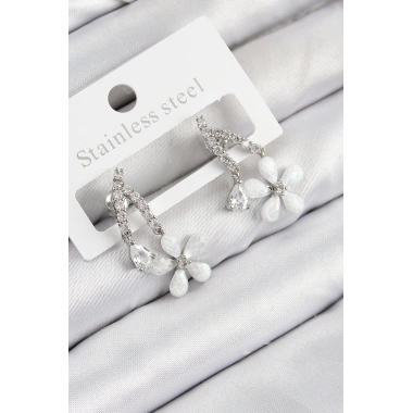 Pirinç Zirkon Taşlı Papatya Model Gümüş Renk Kadın Küpe