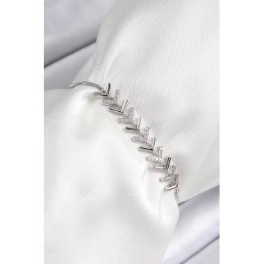 Pirinç Zirkon Taşlı Sıralı Ok Model Gümüş Renk Asansörlü Kadın Bileklik