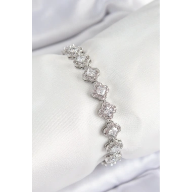 Pirinç Zirkon Taşlı Yonca Baget Model Gümüş Renk VIP Seri Kadın Bileklik
