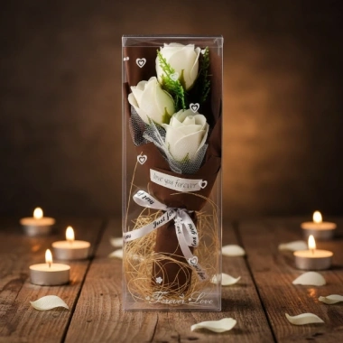 Şeffaf Kutulu Üç Gül Buketi