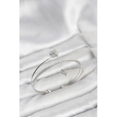 Yonca Çiçek Model Pirinç Gümüş Renk Kadın Bileklik