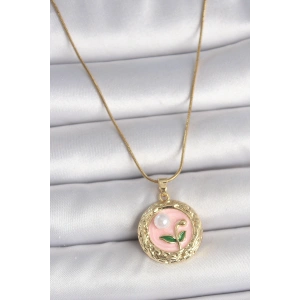316L Çelik Gold Renk Zincir Pembe Çiçek İşlemeli inci Detay Portre Model Kadın Kolye