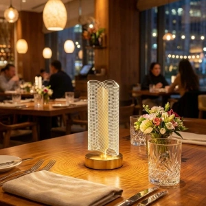 Dalgalı Silindirik Kristal Çizgili Model LED Masa Lambası – Gold Tabanlı, Dokunmatik, 3 Renk Işık Modlu, Şarjlı Modern Dekoratif Gece Lambası (5468)