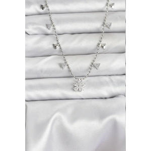 Pirinç Gümüş Renk Zirkon Taşlı Çiçek Model Kadın Kolye