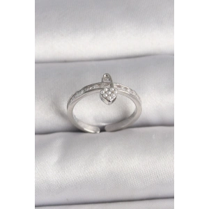 Pirinç Gümüş Renk Zirkon Taşlı İnci Detaylı Kilit Kalp Model Ayarlanabilir Yüzük