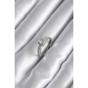 Pirinç Gümüş Renk Zirkon Taşlı Kadın Yüzük