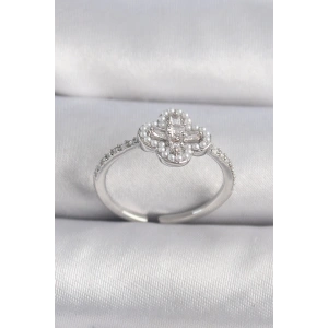 Pirinç Gümüş Renk Zirkon Taşlı Yonca Model İnci Detay Kadın Yüzük