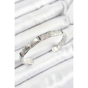 Pirinç Karışık Zirkon Taşlı Çiçek Model Gümüş Renk Altı Açık Kadın Bileklik