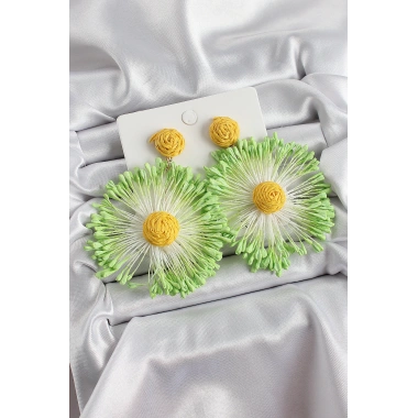 Yeşil Püsküllü Papatya Figürlü Hasır Örgü Model Gold Renk Kadın Küpe