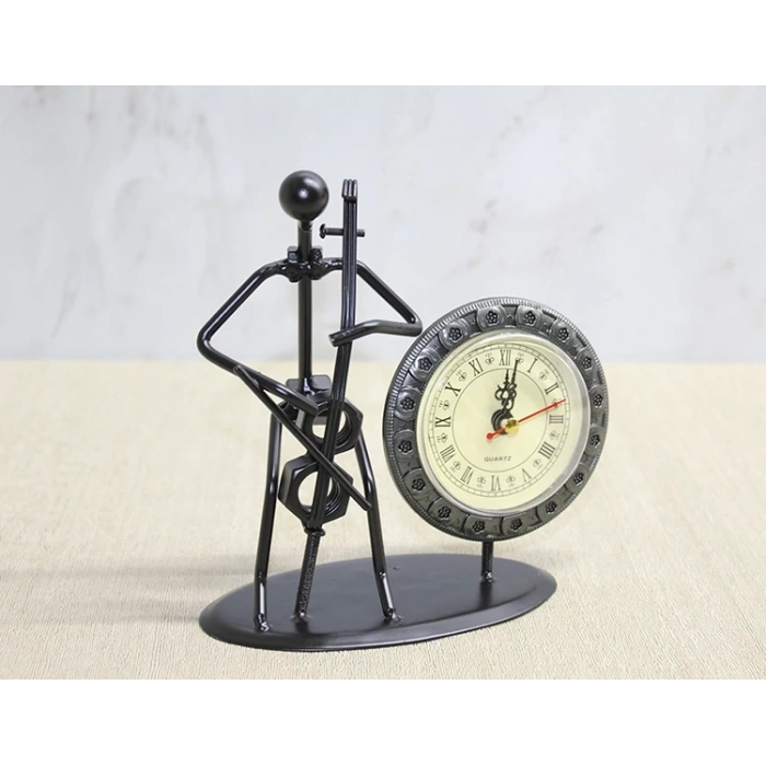 Metal Saatli Keman Çalan Müzisyen Alk4333