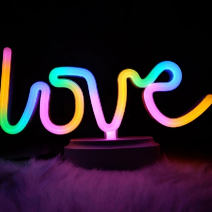 Neon Işıklı Love Yazılı Masa Gece Lambası