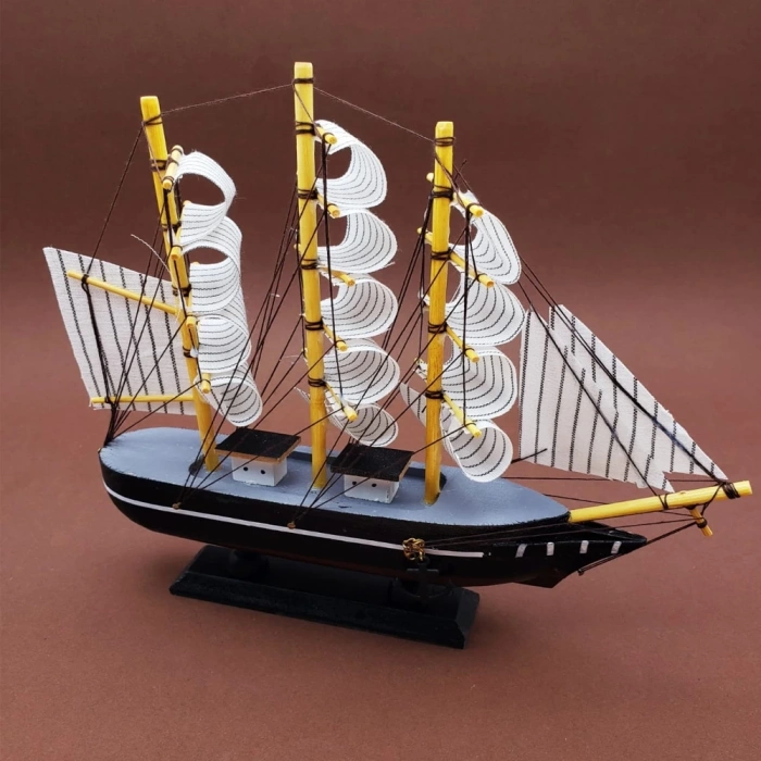 Orta Boy Ahşap Gemi