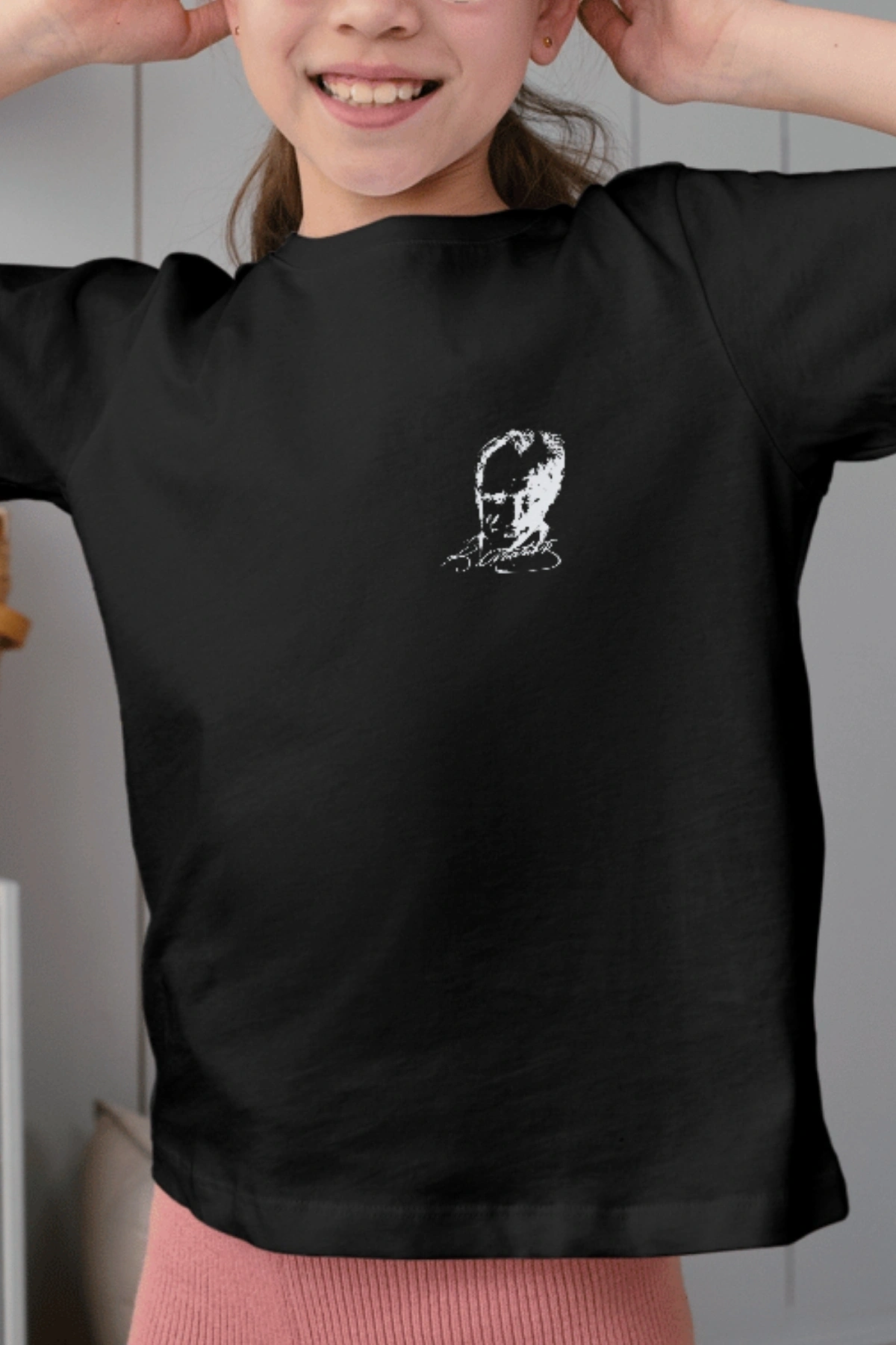 Siyah Kırmızı Beyaz Renkli Ay Yıldız ve Atatürk Kumaşa Ütü ile Yapışan DTF Transfer Baskı Kağıdı