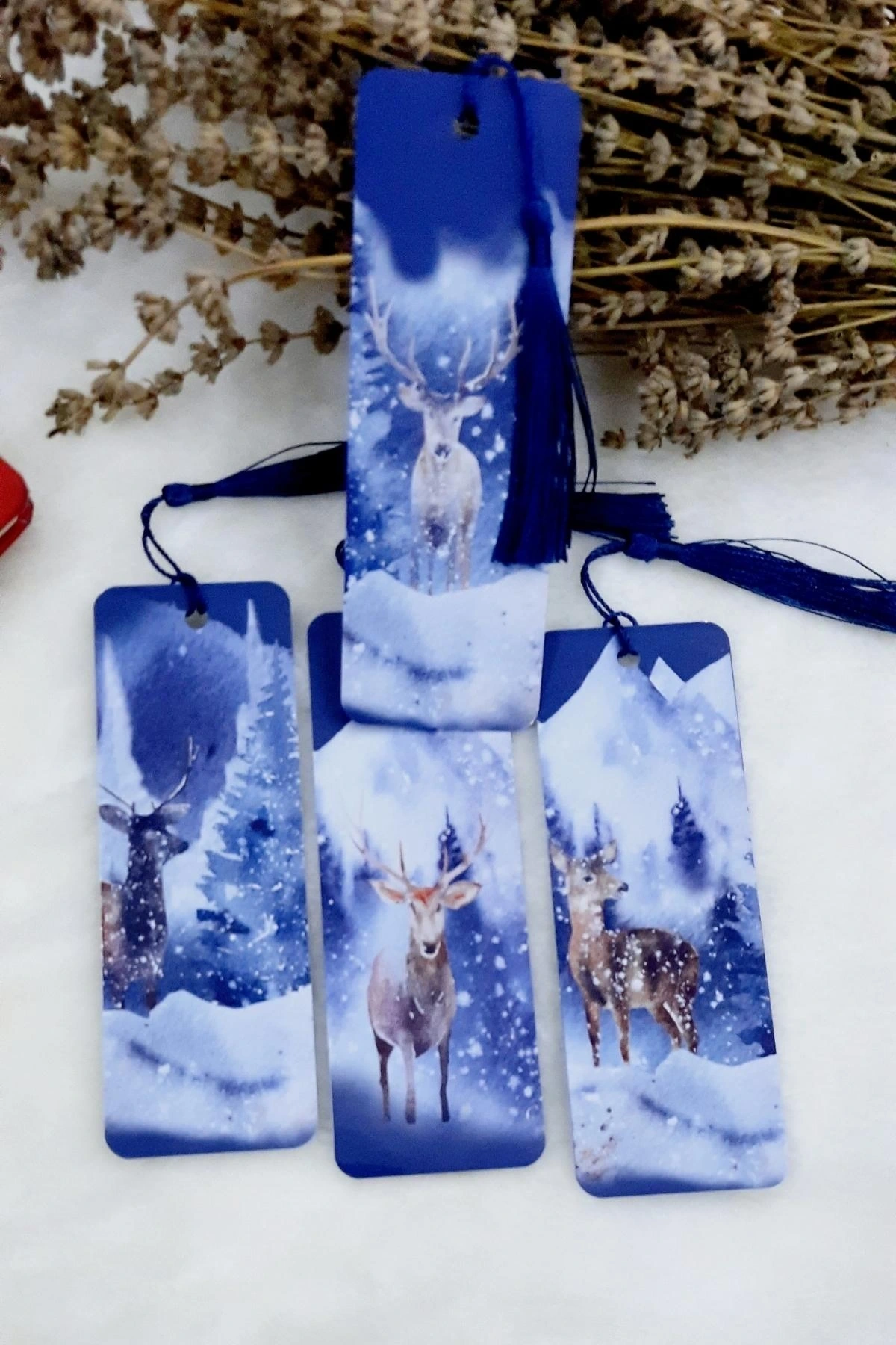 Karlı Ormanda Geyik Manzaralı Yılbaşı Temalı Püsküllü Kitap Ayracı (4 LÜ SET)