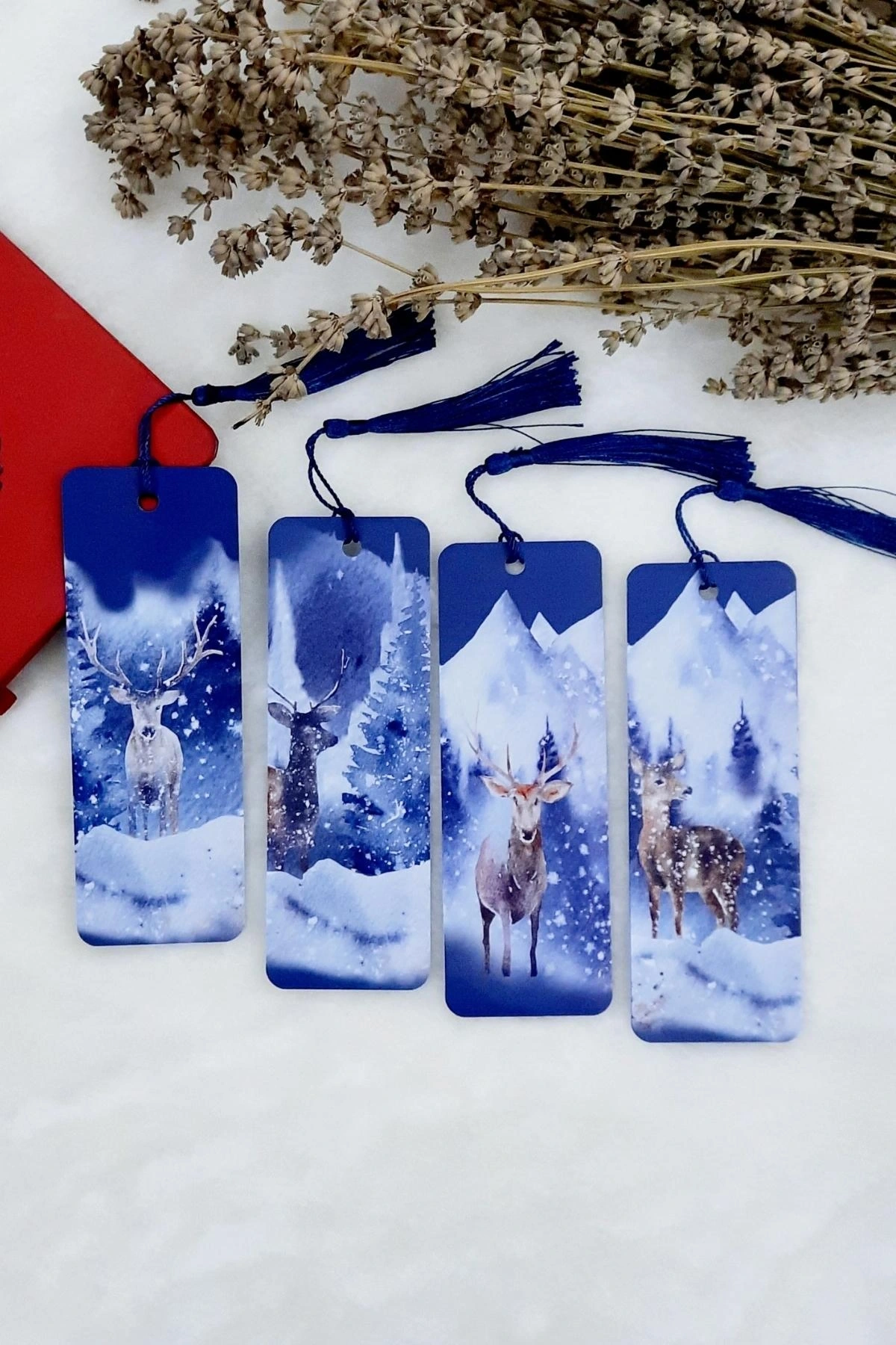 Karlı Ormanda Geyik Manzaralı Yılbaşı Temalı Püsküllü Kitap Ayracı (4 LÜ SET)