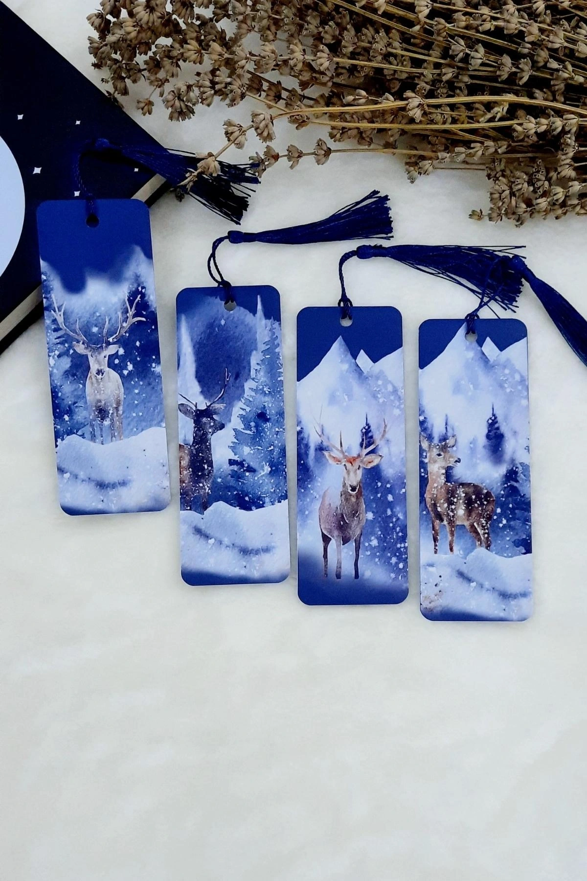 Karlı Ormanda Geyik Manzaralı Yılbaşı Temalı Püsküllü Kitap Ayracı (4 LÜ SET)