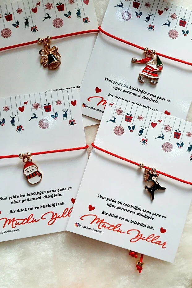Yılbaşı Temalı Ayarlanabilir, 4 Adet Kırmızı İpli Yeni Yıl Hediyesi Bileklik. Noel Baba - Yılbaşı Çanı - Kardan Adam - Ren Geyiği