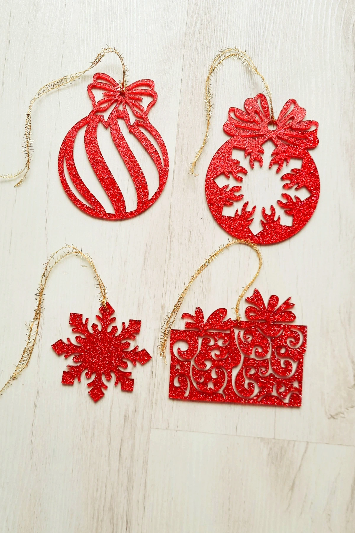 Yılbaşı Temalı Kırmızı Pleksi 4lü Set Ağaç Süsleri