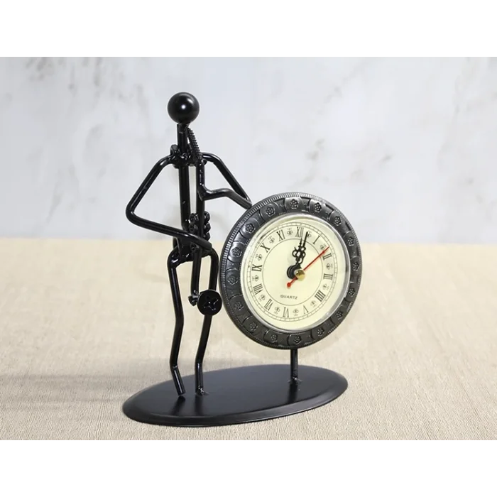 Metal Saatli Saksafon Çalan Müzisyen Alk4335