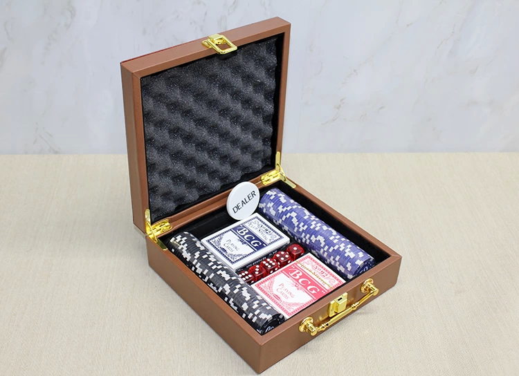 100 Chips With Leather Bag And 2 Pcs Poker Game Alk4228