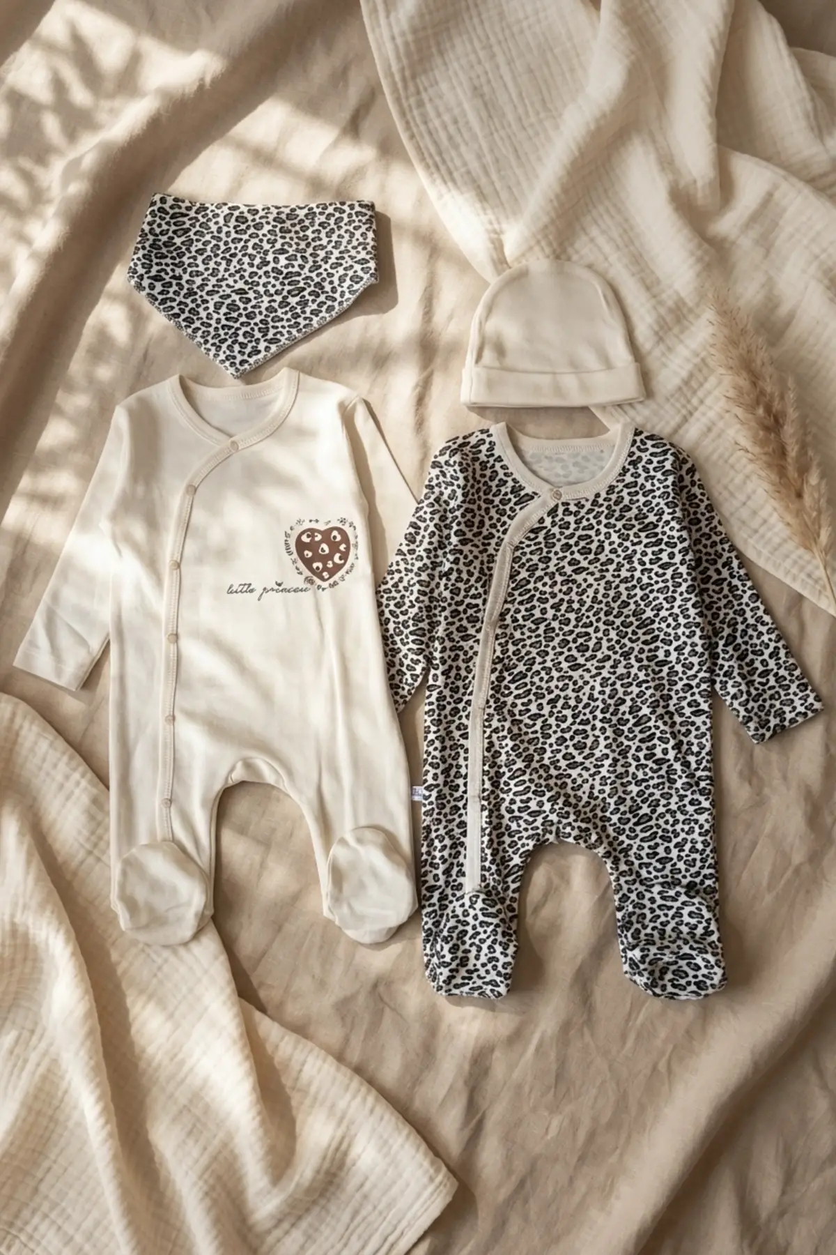 Leopar Desenli % 100 Pamuklu Kız Bebek 4lü Tulum Seti 0-6 Ay