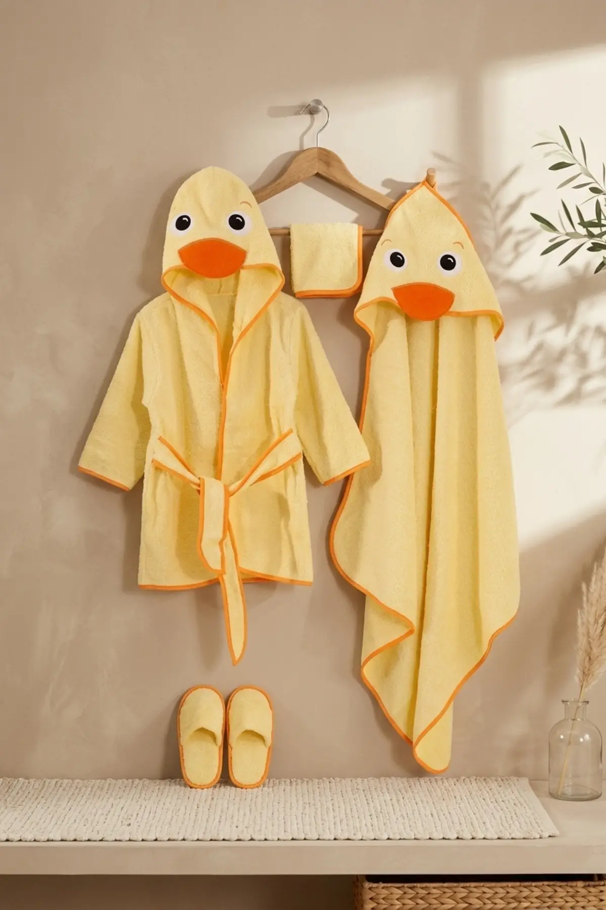 Ördek Figürlü 4 Parça Unisex Bornoz Seti 2-3 Yaş