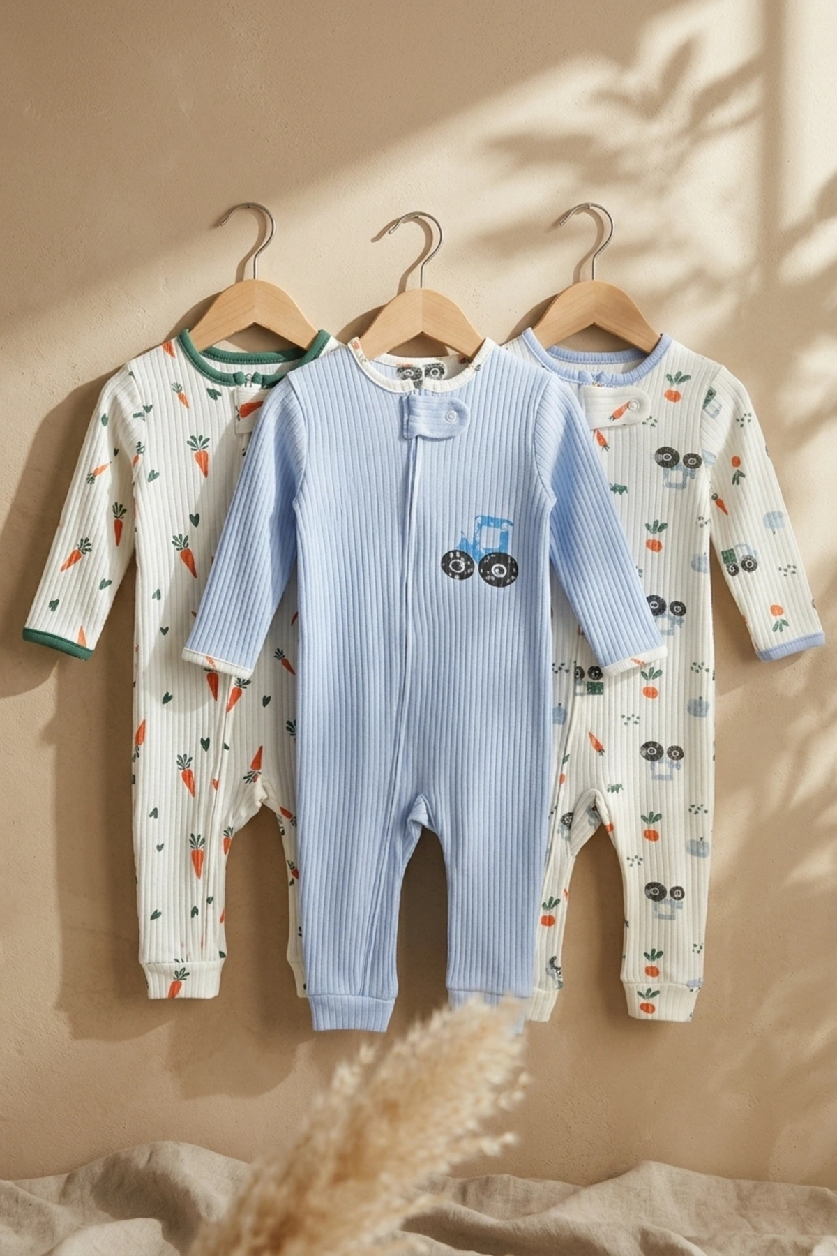 3lü Paket Pamuklu Fitilli Bebek Tulum Seti - Havuç ve Traktör Desenli Fermuarlı Tulum Seti
