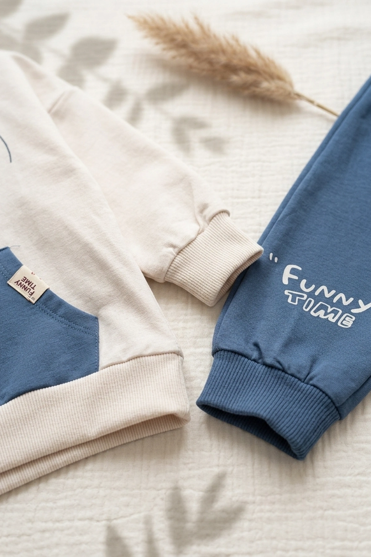 Milo Unisex Çocuk Bej & Mavi Funny Time Ayıcık Baskılı Kanguru Cepli Sweatshirt ve Jogger Alt Üst Takım