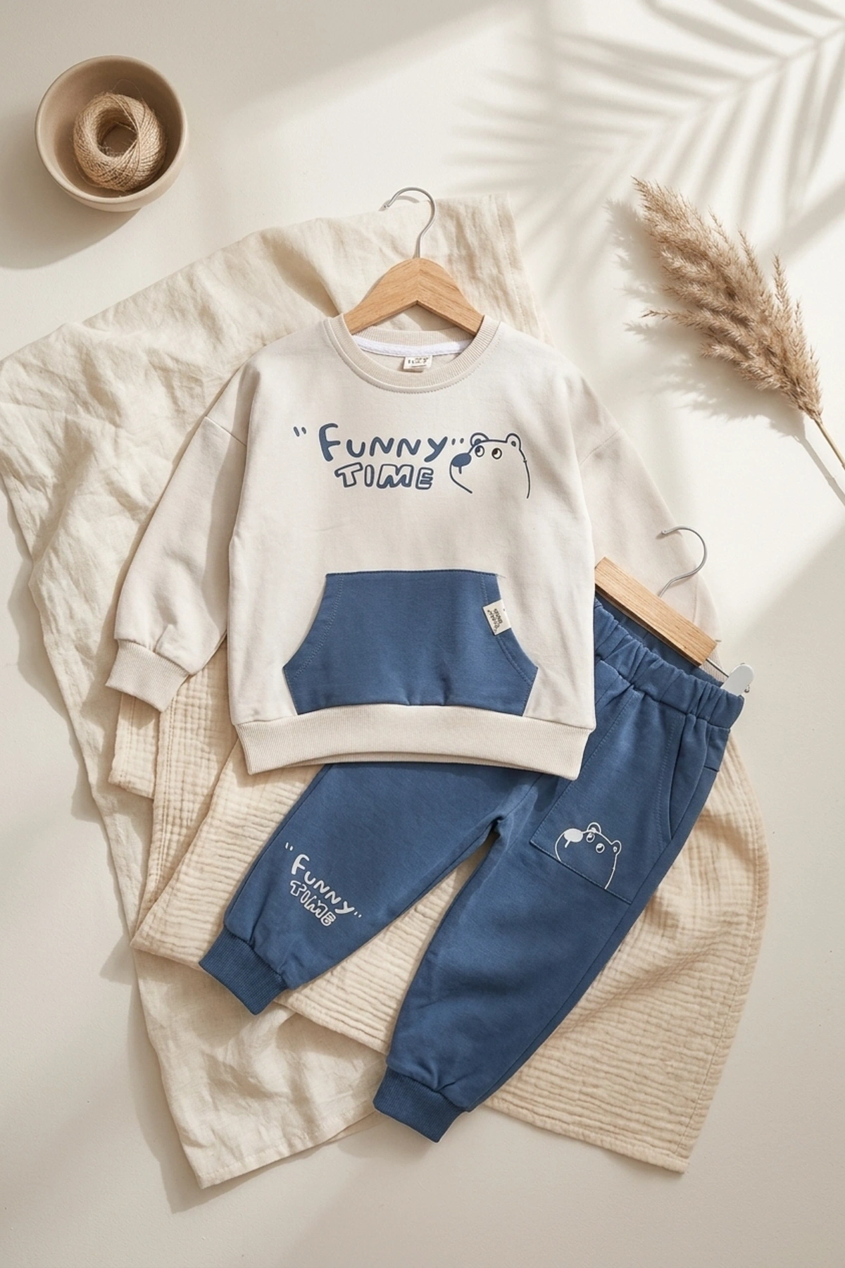 Milo Unisex Çocuk Bej & Mavi Funny Time Ayıcık Baskılı Kanguru Cepli Sweatshirt ve Jogger Alt Üst Takım