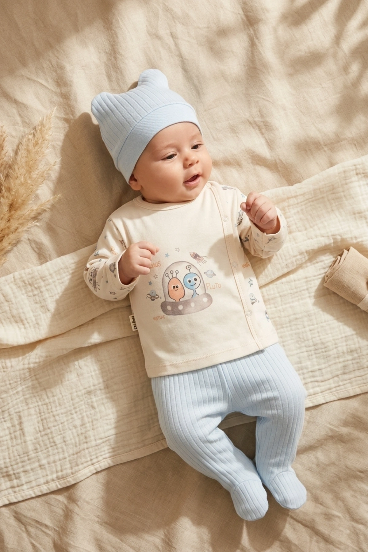 Nova Pamuklu 3’lü Bebek Takımı - 0-3 Ay Mavi Fitilli Legging, Uzay Temalı Kruvaze Üst Alt ve Bere Seti