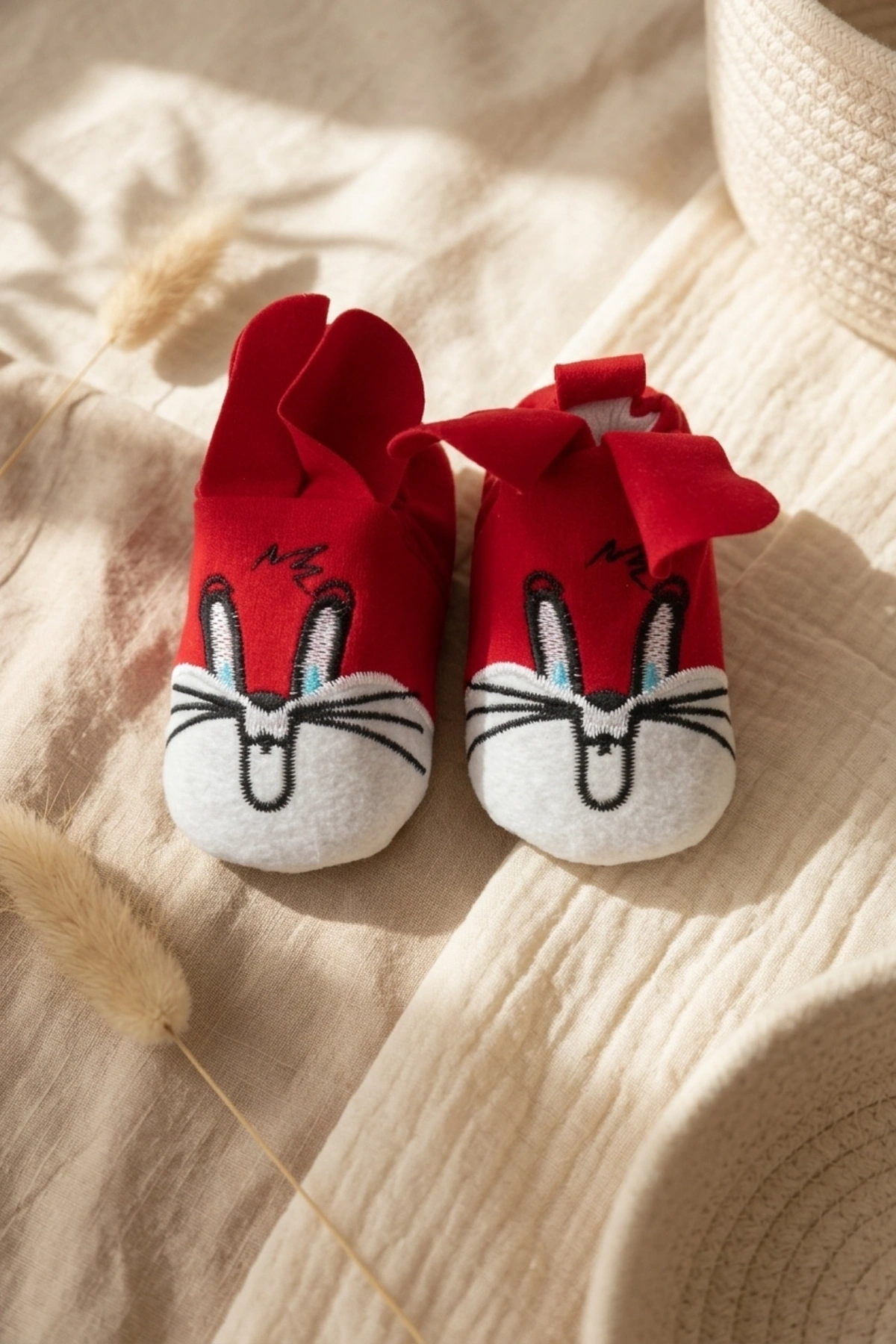 Ruby Bunny Kırmızı Tavşan Nakışlı Pamuklu Bebek Patik - Yumuşak Dokulu İlk Adım Ev Ayakkabısı