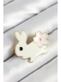 Mineli Çiçek Detaylı Krem Tavşan Figürlü Gold Renk Kadın Broş