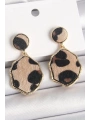 Pirinç Gold Renk Sallantı Leopar Desen Plaka Model Kadın Küpe