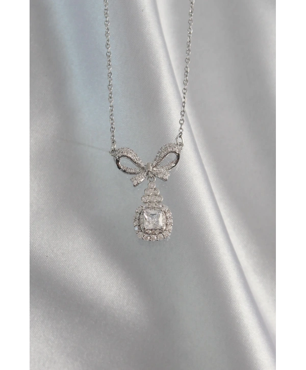 316L Çelik Gümüş Renk Fiyonk Detay Zirkon Taşlı Tektaş Kolye