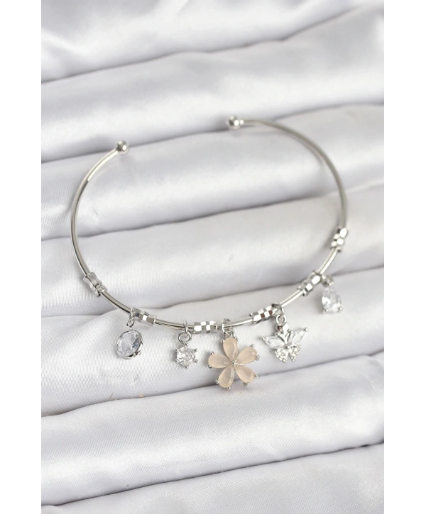 Çiçek ve Kelebek Charmlı Gümüş Renk Pirinç Kadın Bileklik
